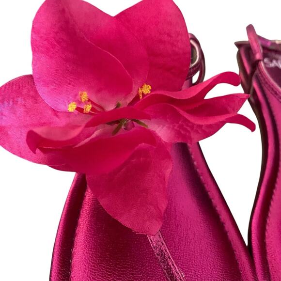 Franco Sarto NWOB Capri-Flore Pink Metallic Flower Thong Sandals size 8 - Picture 3 of 13